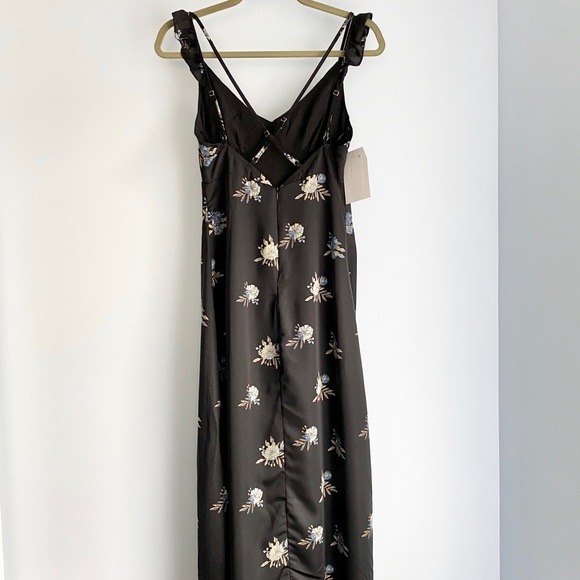 90’s Lover’s Perfect Dress - Picture 2 of 4